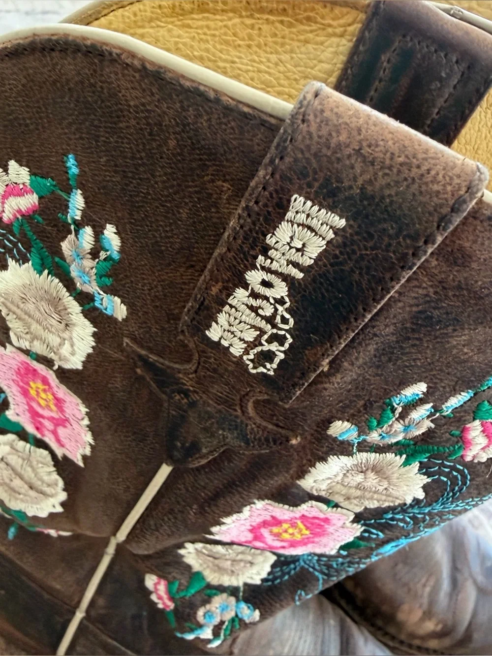 Kemo Sabe Girls Leather floral brown boots  size 2